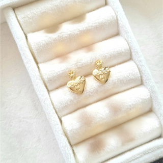 Sacred Heart Stud Earrings (Gold)